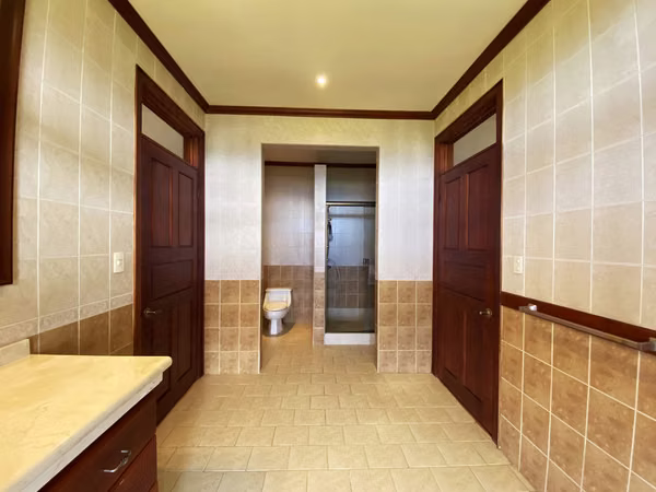 Venta de casa de lujo amueblada en San Isidro, Heredia (FB)