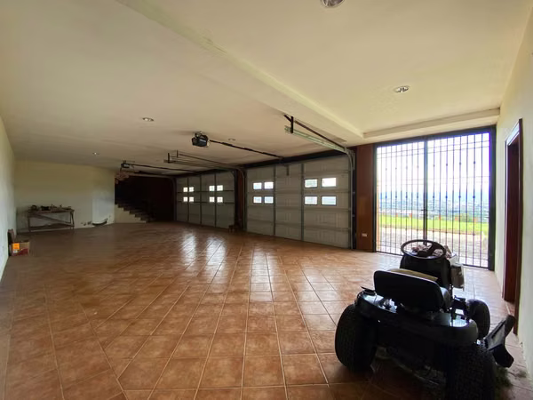 Venta de casa de lujo amueblada en San Isidro, Heredia (FB)