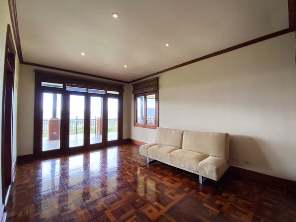 Venta de casa de lujo amueblada en San Isidro, Heredia (FB)