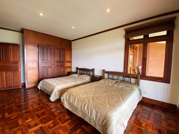 Venta de casa de lujo amueblada en San Isidro, Heredia (FB)
