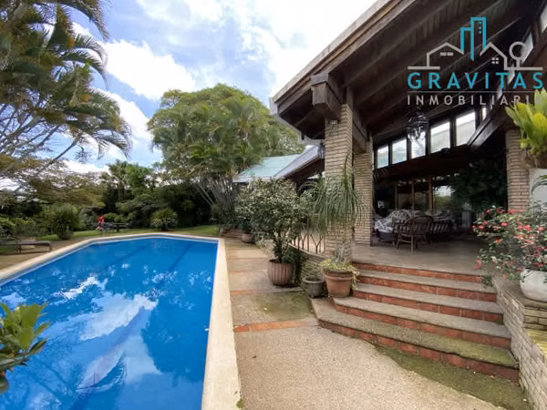 Alquiler de casa en San Pedro | 1 PISO | 600 m2 | ZONA VERDE Y PISCINA | F 427