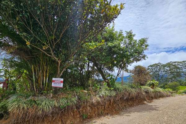 Oportunity! Land with private access road, Grecia, Alajuela (no condominium fees apply)