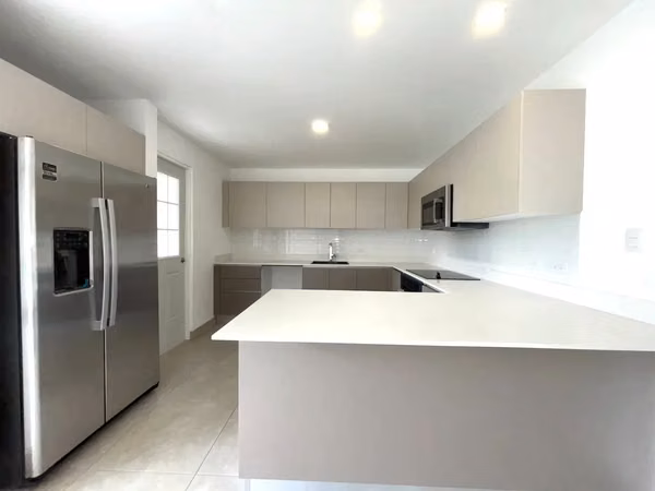CASA PARA SEGUIR ESTRENANDO !!! EN GUACHIPELIN -Alquiler