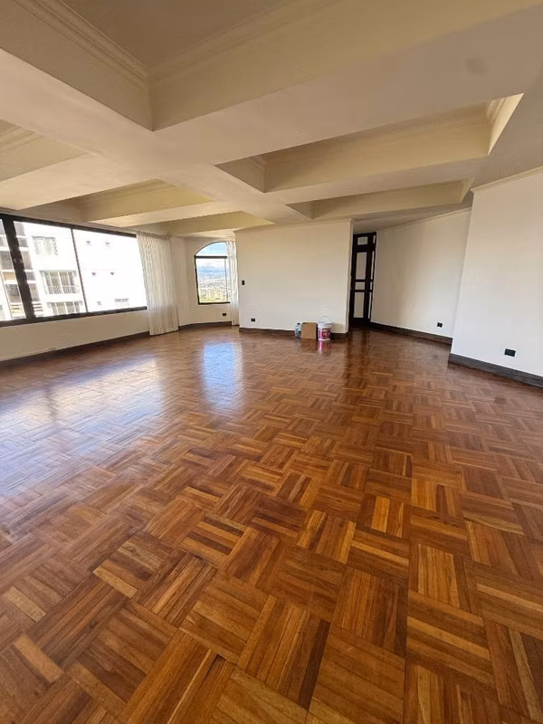 Apartamento grande con Vista por La Paco Escazú