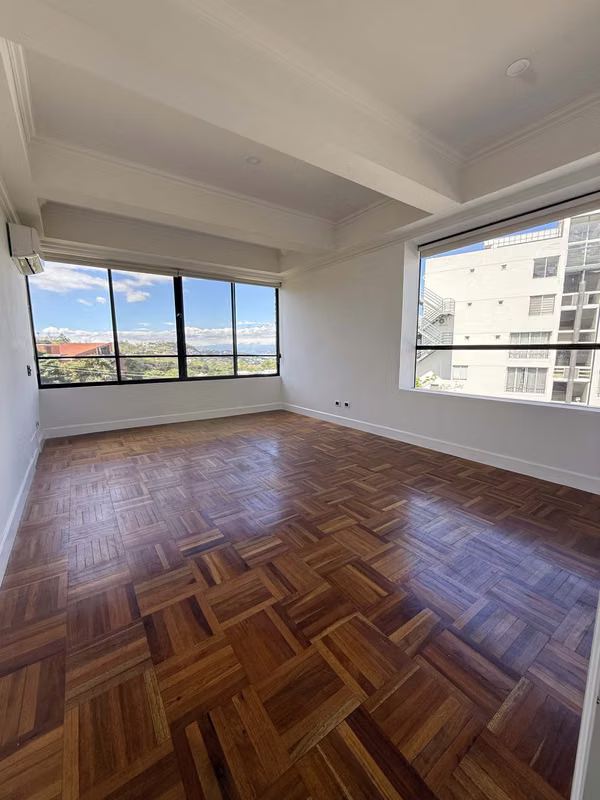 Apartamento grande con Vista por La Paco Escazú