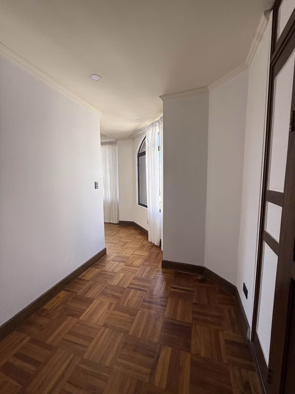 Apartamento grande con Vista por La Paco Escazú