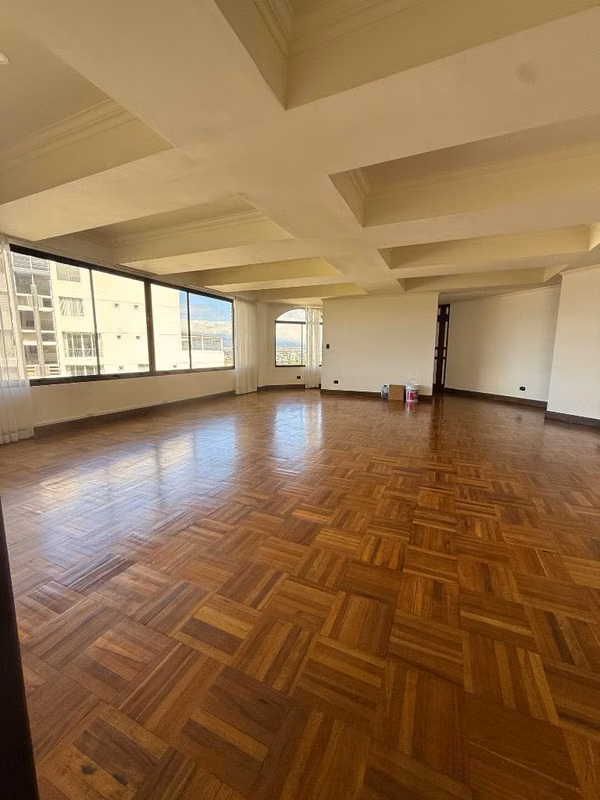 Apartamento grande con Vista por La Paco Escazú