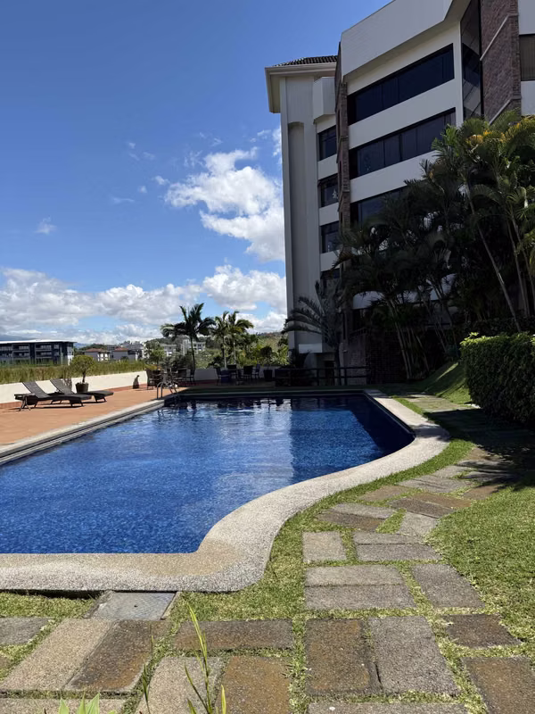 Apartamento grande con Vista por La Paco Escazú