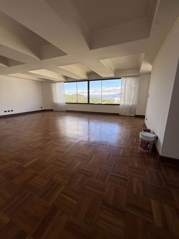 Apartamento grande con Vista por La Paco Escazú