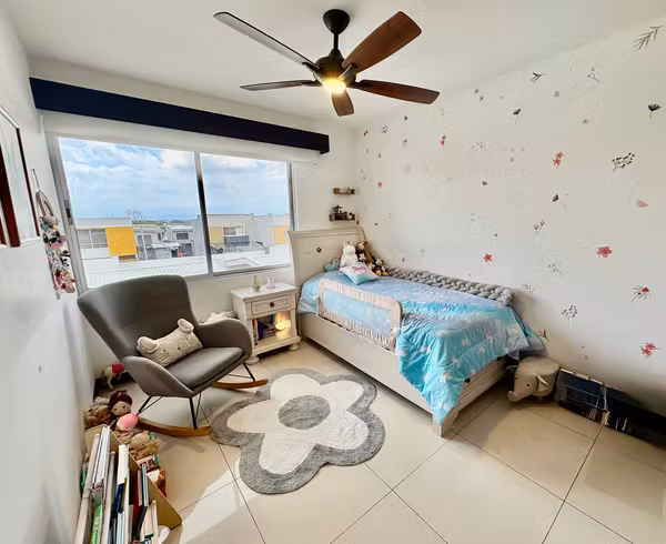RIO ORO SANTA ANA! MODERNA Y AMPLIA CASA EN CONDOMINIO 3 HAB + SERVICIO