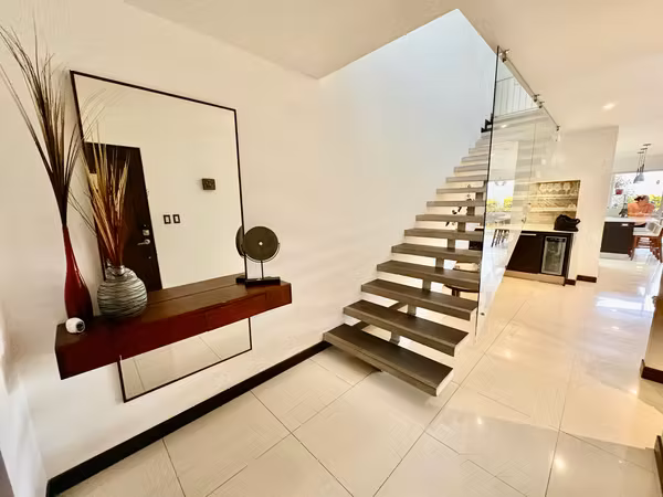 RIO ORO SANTA ANA! MODERNA Y AMPLIA CASA EN CONDOMINIO 3 HAB + SERVICIO