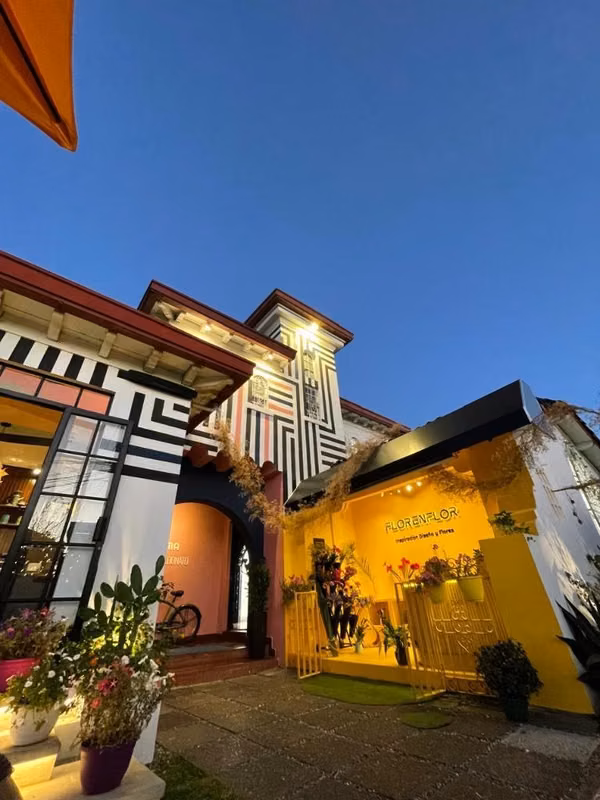 Venta de casa Esquinera Histórica en Barrio Escalante actual restaurante,posee patentes turisticas