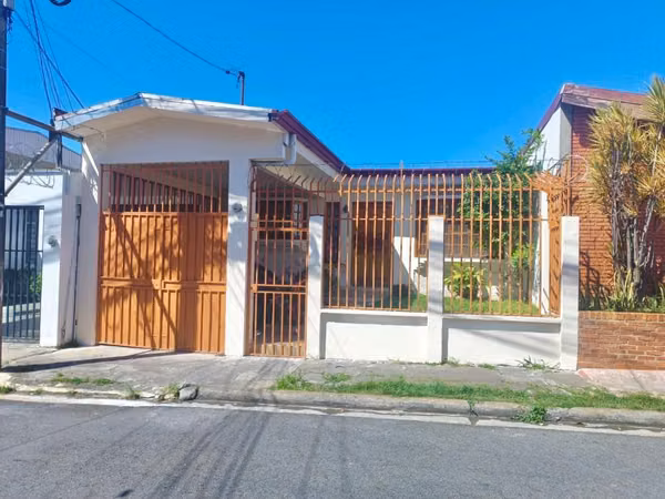 CASA EN VENTA EN TIBAS, SAN JUAN | 3 HAB, PATIO AMPLIO, BODEGA Y OPCION DE SEGUNDA PLANTA