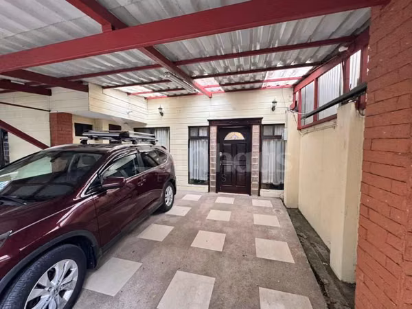 Venta de casa amplia con oficinas en Desamparados Centro - EU