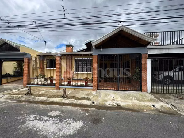 Venta de casa en residencial en Fátima de Desamparados - EU