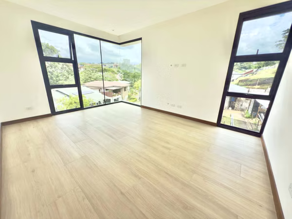 NUEVO PRECIO* Casa de Lujo en Venta en Condominio Francosta Heredia Costa Rica YZ