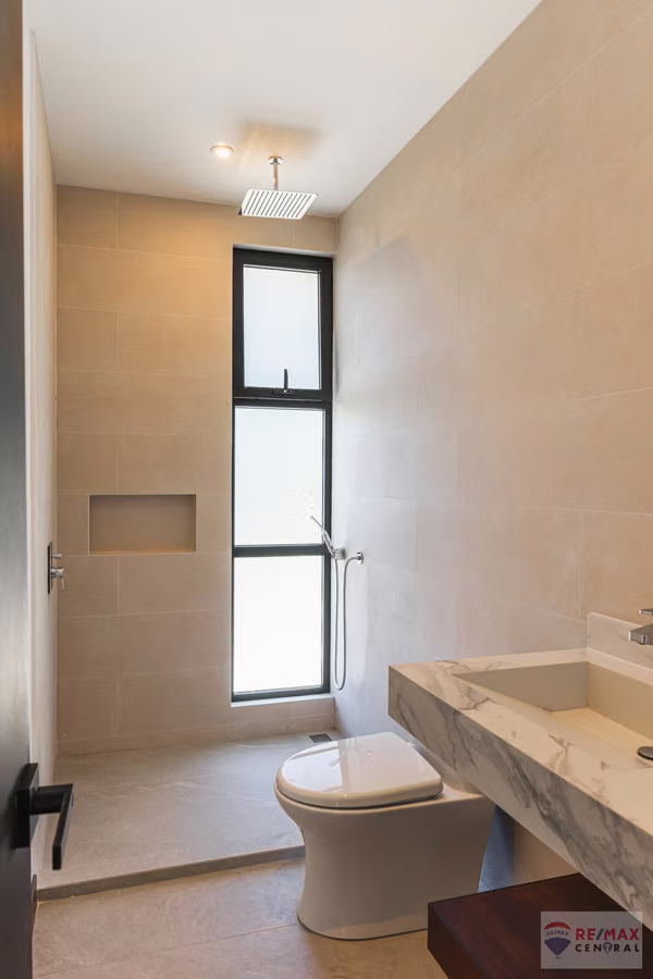 NUEVO PRECIO* Casa de Lujo en Venta en Condominio Francosta Heredia Costa Rica YZ