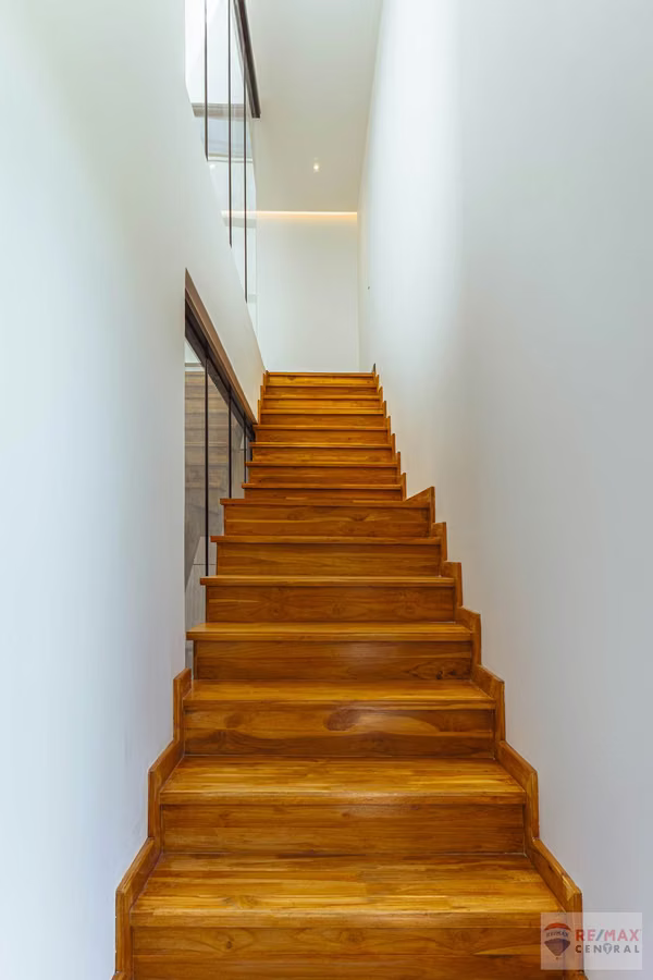 NUEVO PRECIO* Casa de Lujo en Venta en Condominio Francosta Heredia Costa Rica YZ
