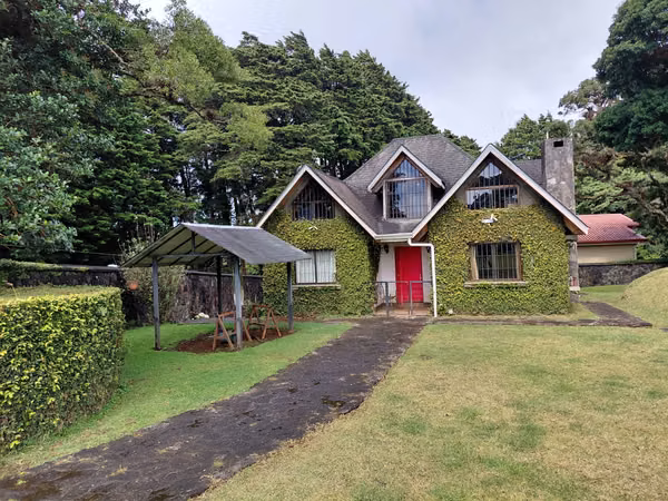 Hermosa y espaciosa casa estilo cabaña en El Tirol, San Rafael