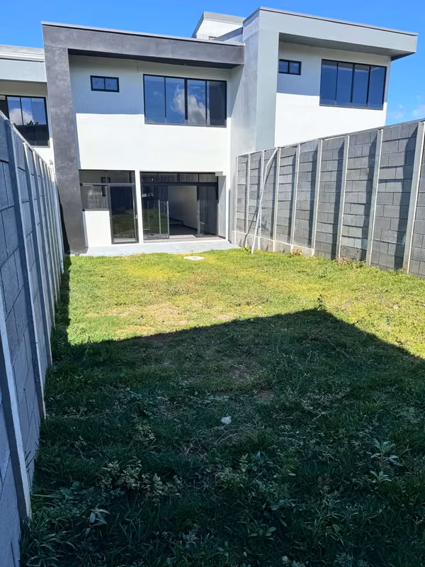 ALQUILO MODERNA CASA PARA ESTRENAR SAN PEDRO DE BARBA