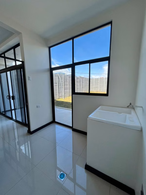 ALQUILO MODERNA CASA PARA ESTRENAR SAN PEDRO DE BARBA