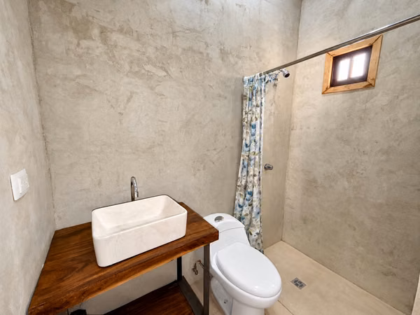 CASA CON 4 APARTAMENTOS TIPO ESTUDIO EN VENTA – TAMARINDO, GUANACASTE