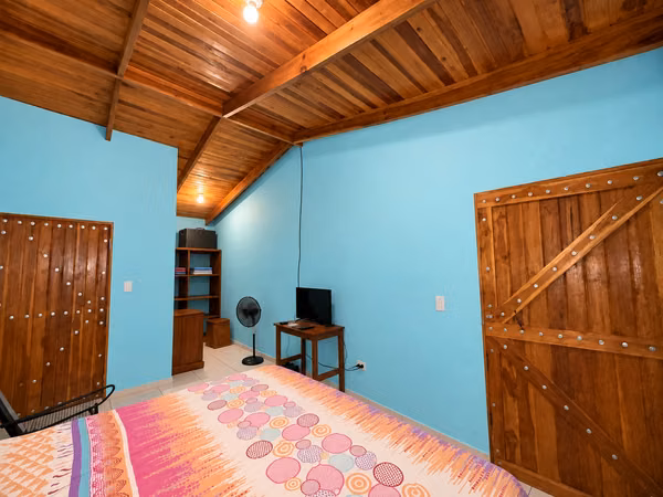 CASA CON 4 APARTAMENTOS TIPO ESTUDIO EN VENTA – TAMARINDO, GUANACASTE