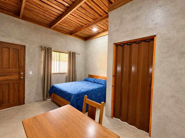 CASA CON 4 APARTAMENTOS TIPO ESTUDIO EN VENTA – TAMARINDO, GUANACASTE