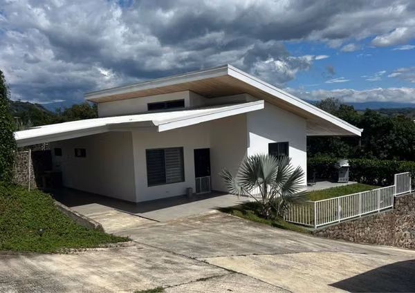 REBAJADA - Casa Moderna en Residencial Cerrado con Vista