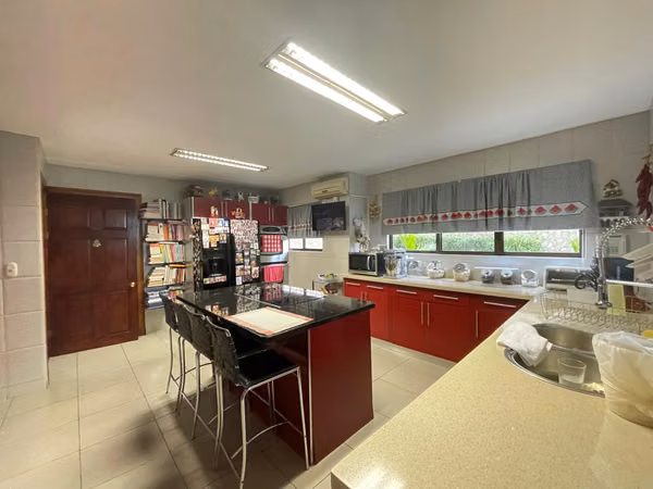 Venta Casa en Condominio Guachipelin Sur