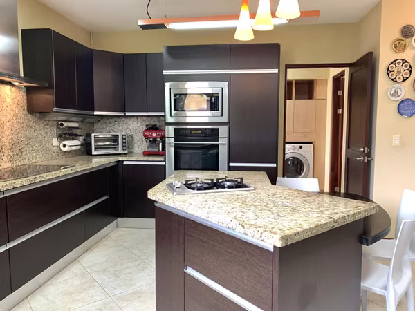VENTA DE CASA DE UNA PLANTA, EN CONDOMINIO, SANTA ANA, PIEDADES