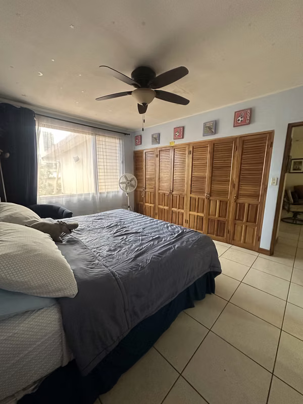 Venta de casa Grande, uso residencial o comercial- 6 paqueos