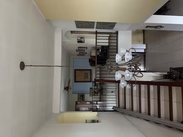 Venta de casa Grande, uso residencial o comercial- 6 paqueos