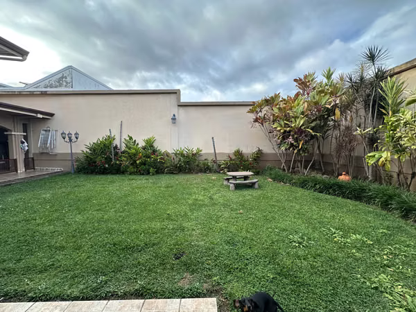 Venta de casa Grande, uso residencial o comercial- 6 paqueos