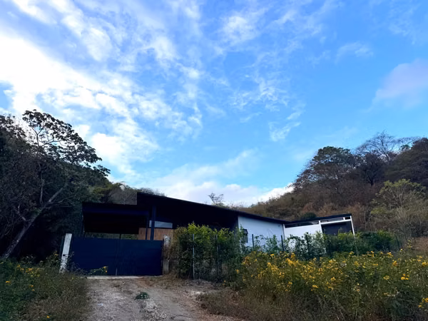 Cozy Home with Mountain Views in 27 de Abril, Guanacaste