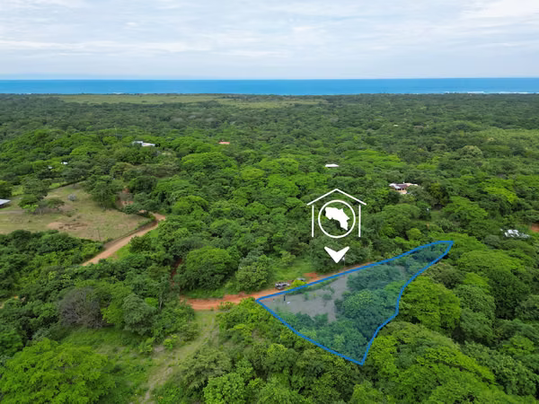 Lot of 5,027 m² with ocean view in Playa Negra, Guanacaste