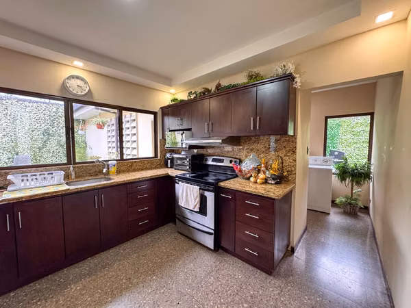 Casa de un nivel en venta | Bello Horizonte, Escazú