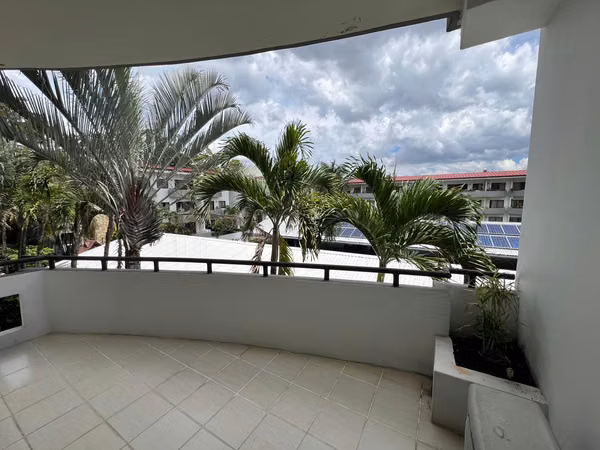 Apartment for Sale in the Best Area of Santa Ana.