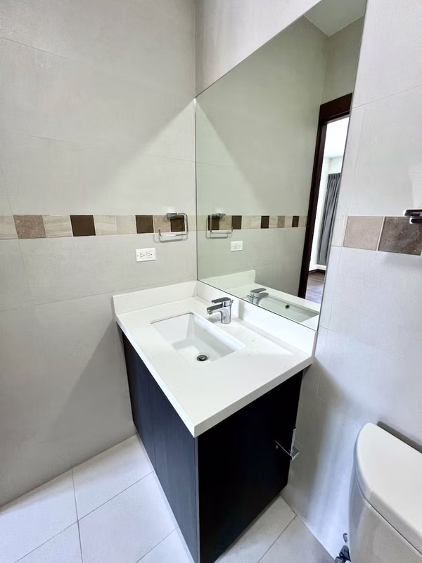 Condo contemporáneo, 3 cuartos, 3 baños completos, piscina, 24h seg, San Rafael