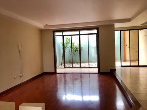 CASA HEREDIA EN CONDOMINIO CERCA DE OXIGENO Y ZONA FRANCA