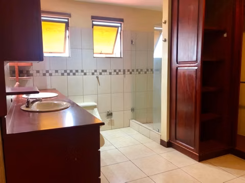 CASA HEREDIA EN CONDOMINIO CERCA DE OXIGENO Y ZONA FRANCA