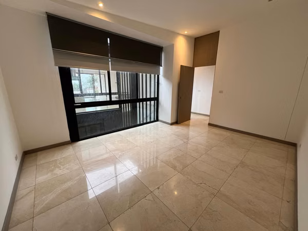 Casa contemporánea, 3 cuartos + servicio, c/u con baño, línea blanca, amenidades, Escazú