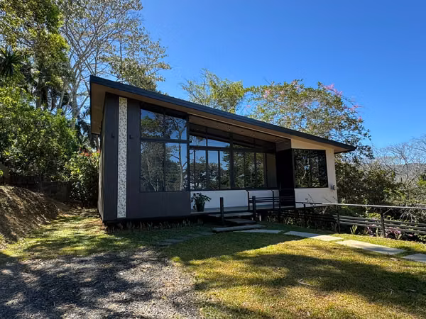 Se vende propiedad de 4080 m2 con casa nueva en Ciudad Colon.P.P