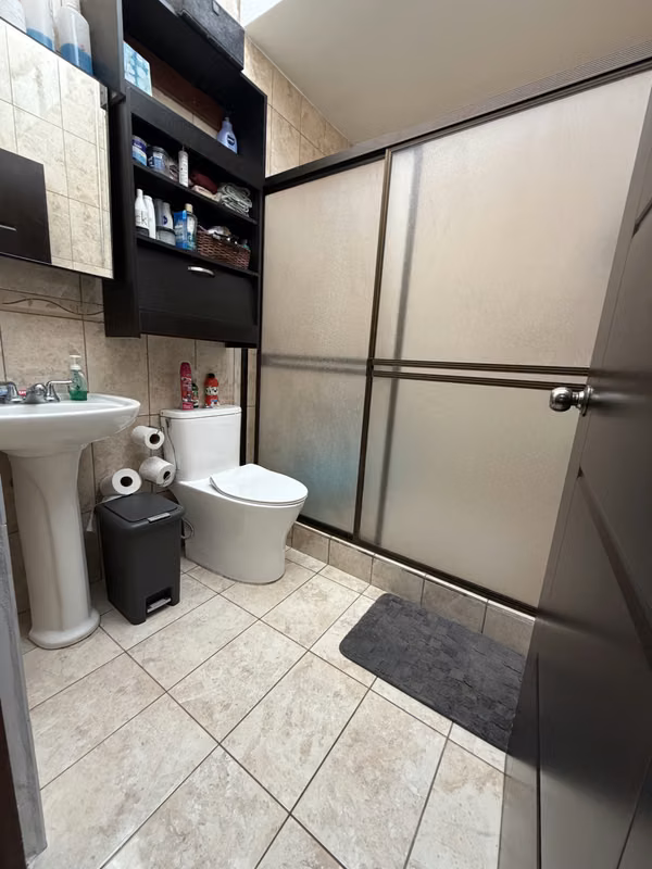 Casa en Montes de Oca/un piso-remodelada-condominio