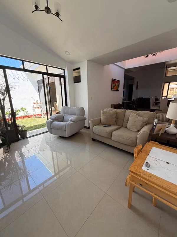 Casa en Montes de Oca/un piso-remodelada-condominio