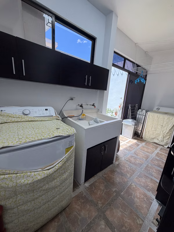 Casa en Montes de Oca/un piso-remodelada-condominio