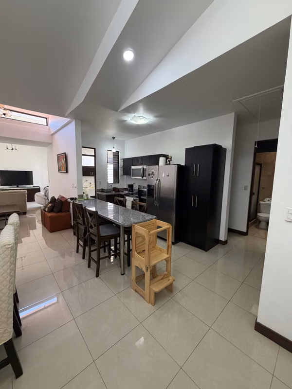 Casa en Montes de Oca/un piso-remodelada-condominio