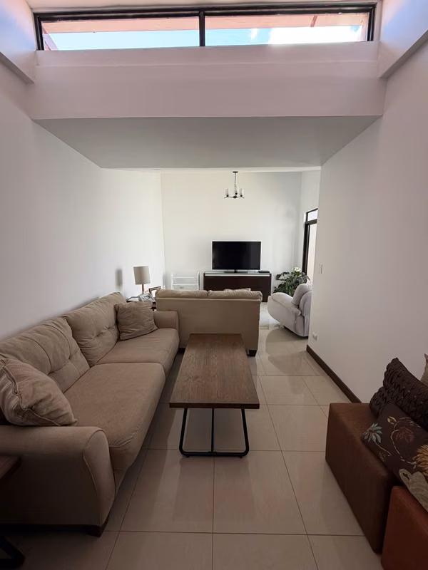 Casa en Montes de Oca/un piso-remodelada-condominio