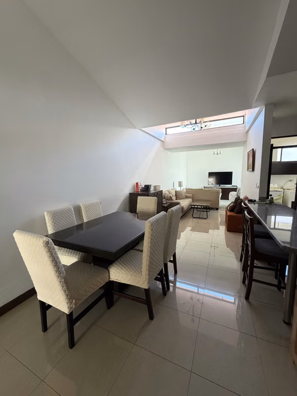 Casa en Montes de Oca/un piso-remodelada-condominio