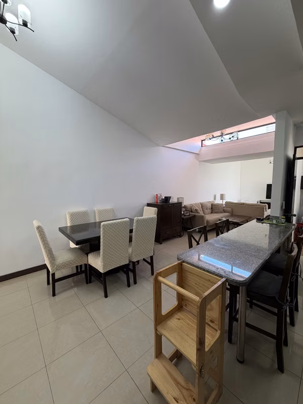Casa en Montes de Oca/un piso-remodelada-condominio
